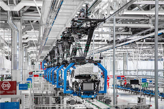 走进全新EQE的诞生地，感受奔驰“全面电动”的加速度